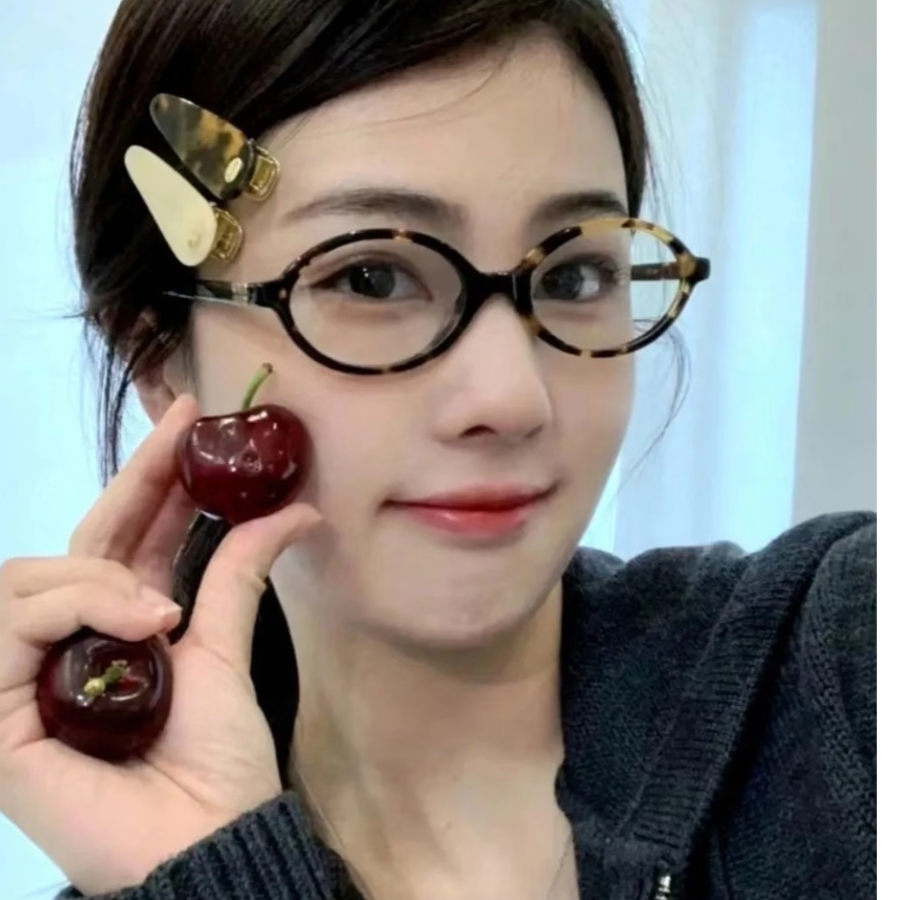 潇洒天天玩手机。