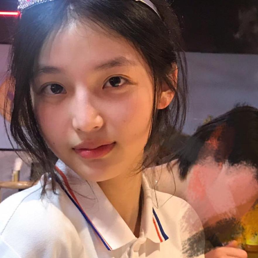 林月低向后