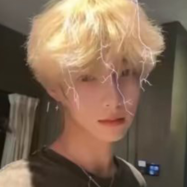奕.