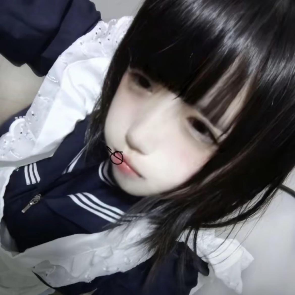 吻她脖子上的痣