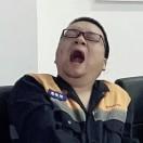 A中年油腻老男人